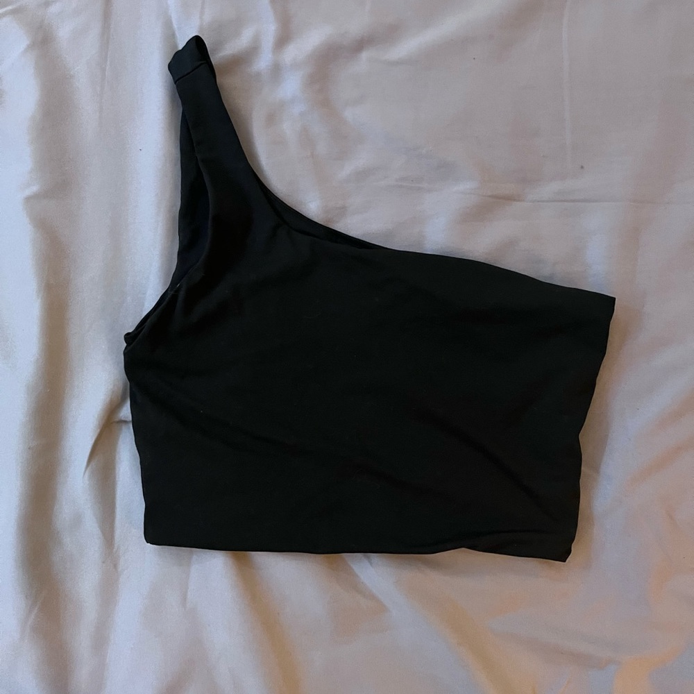 black basic top
